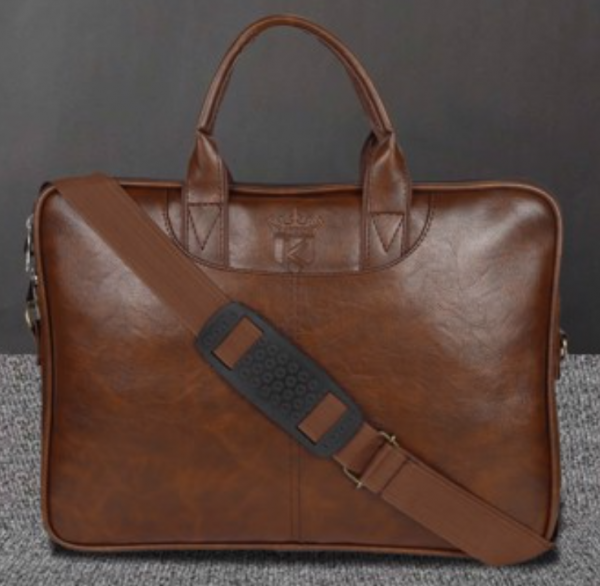 Tas laptop dengan detail kulit sintetis